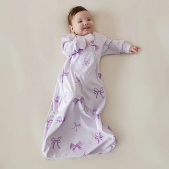 330px-An_infant_wearing_a_zippered_sleep_sack.png