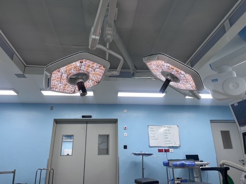 Surgical lights, view 3