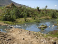En el Rio Salado, el olor y color indica agua residual municipal e industrial que no está tratada