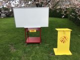 Portable teaching station Podium and whiteboard that meet the teaching needs in an outdoor classroom environment.