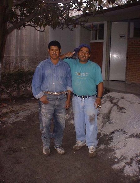 File:Nuestro maiestros.jpg