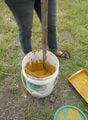Fig.28 When lime is slaked and oxides are mixed, combine the two to create a colorful lime wash.