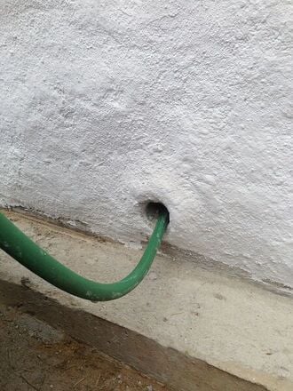 330px-Pvcpipe_hole.jpeg