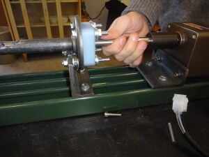 300px-RECYCLEBOTv4_29_PositionFeedScrewForMotor.JPG