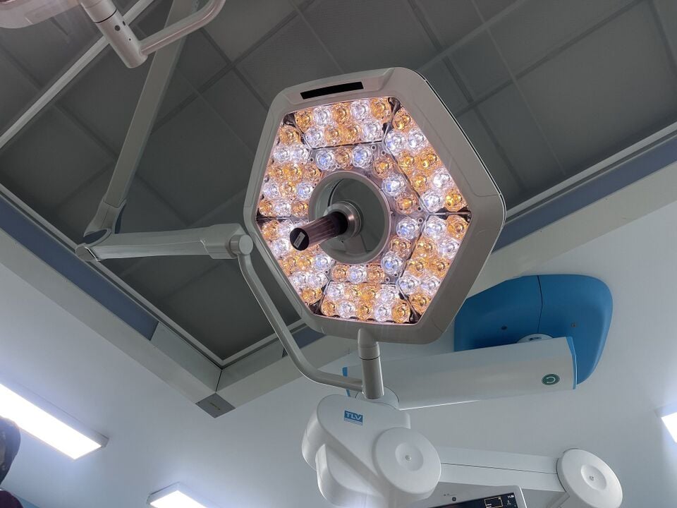 Surgical lights, view 5