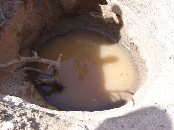 File:KerioRiver-Well.JPG