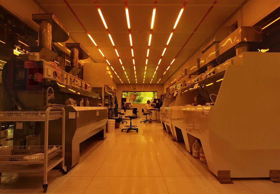 File:Cleanroom.jpg