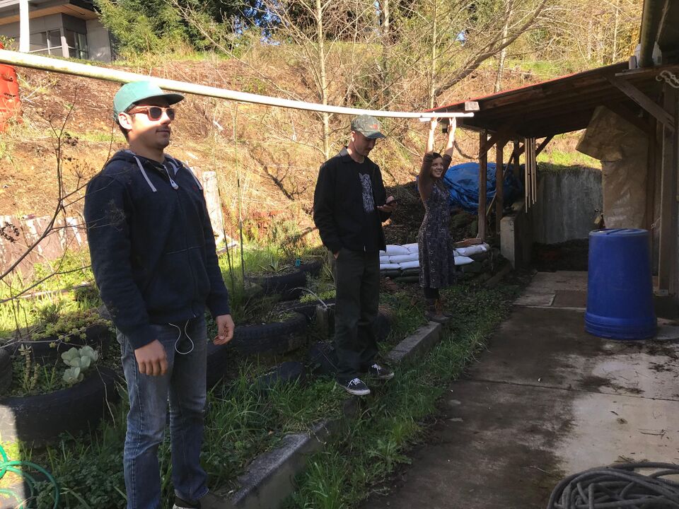 File:3poles.jpg