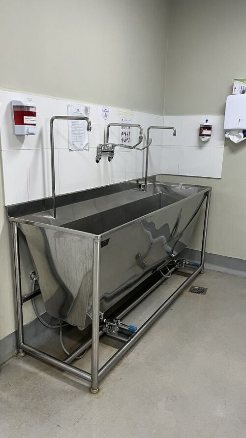 File:Scrub sink 3.jpg