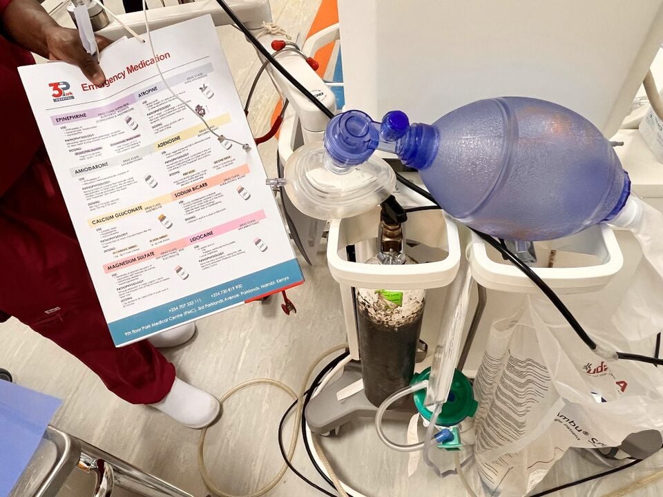 Oxygen cylinder, view 2