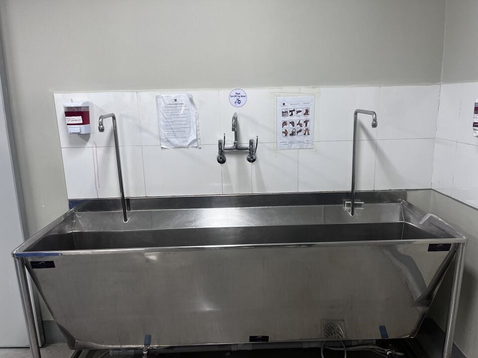 Scrub sink, view 4