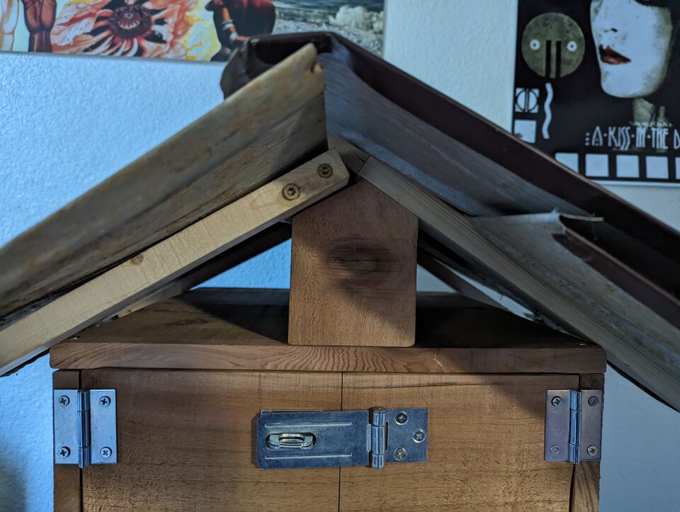 File:Roof attachment.jpg