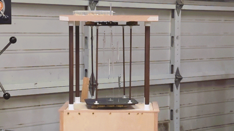 File:Spinningweeee.gif