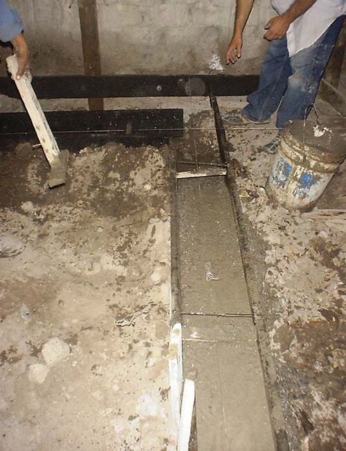 File:Wet cement in mold2.jpg
