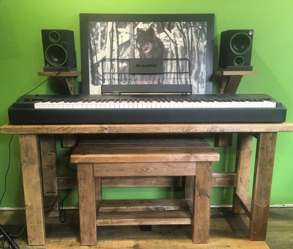 File:Keyboard stand.jpg