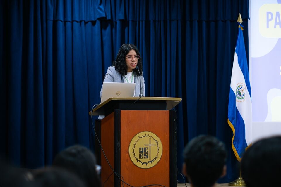 File:LCOY-EL-SALVADOR2.jpg