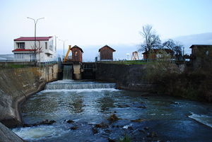 Română- Centrală hidroelectrică.jpeg