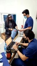 Surgeon (expert) using our simulator as part of our validation.