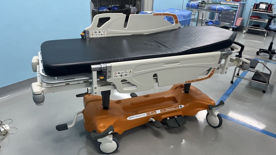 Stretcher, view 3