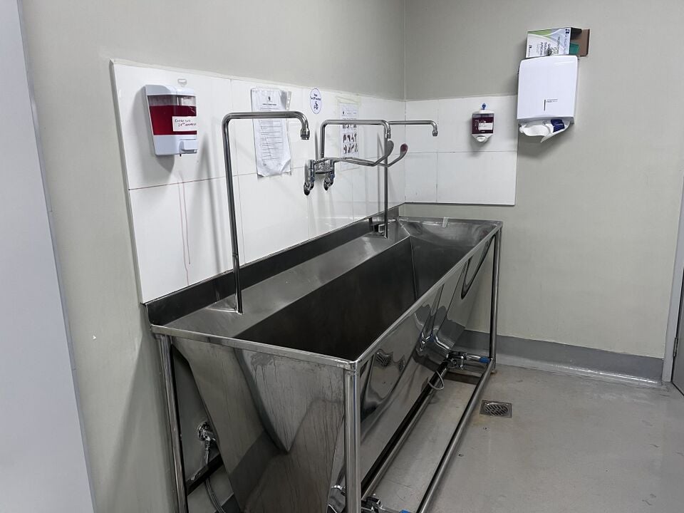 Scrub sink, view 6