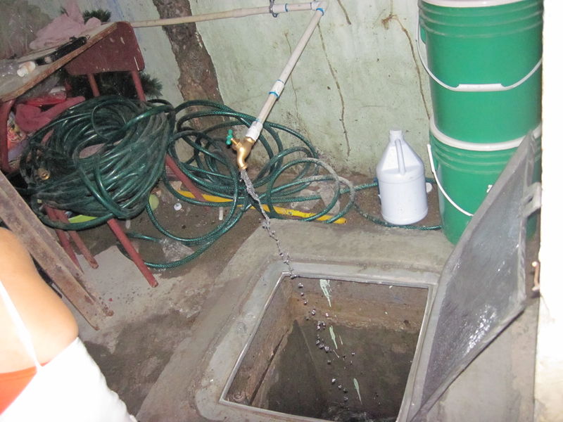 File:La yuca direct cistern faucet.JPG