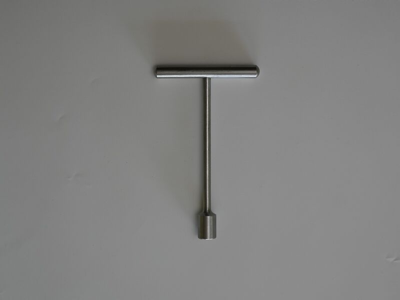 File:11 mm Spanner with T Handle.jpg