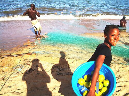 640px-Maputo Fruit Girl.jpg