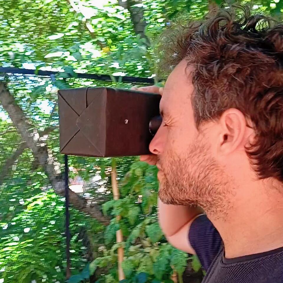 File:Caja oscura uso.jpg