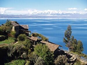 330px-Lake_Titicaca_on_the_Andes_from_Bolivia.jpg