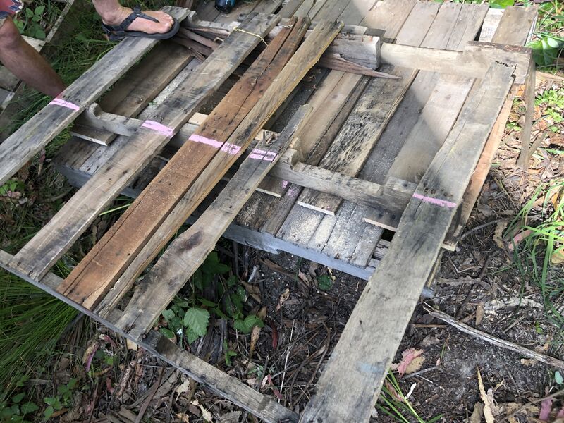 File:Chalk line for sawing pallet.JPG