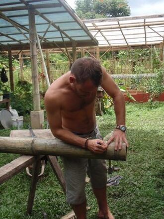 330px-Measuring_bamboo_planter_066.jpg