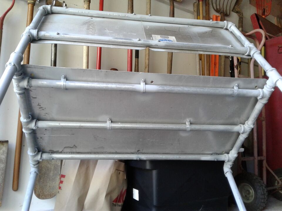 File:Underside bench.jpg