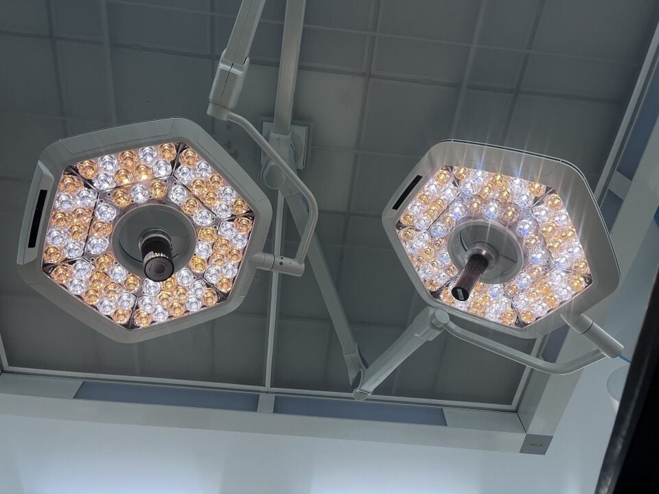 Surgical lights, view 4