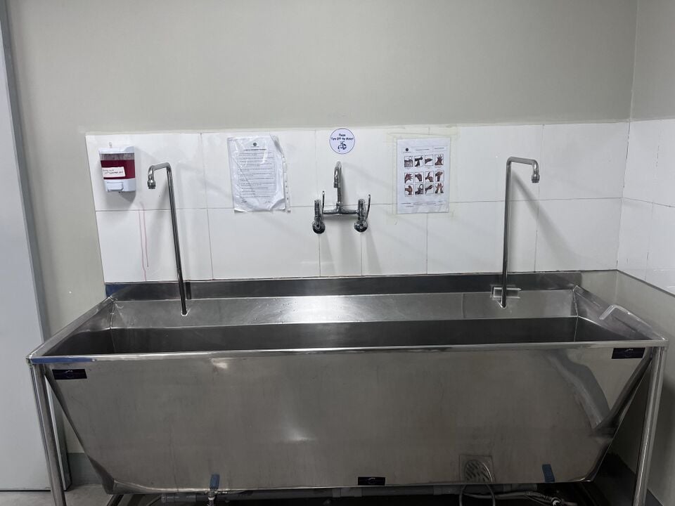 Scrub sink, view 8