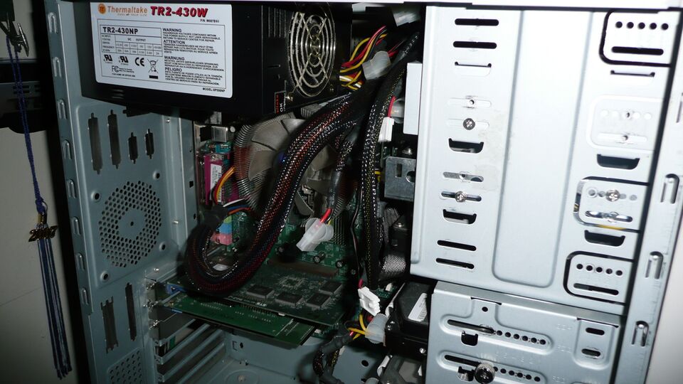 File:Thermaltake TR2-430NW.jpg