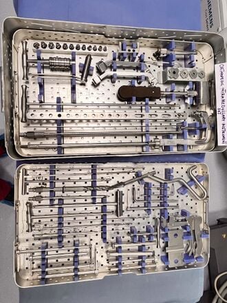 Orthopedic intramedullary nail extraction and instrument set, view 1