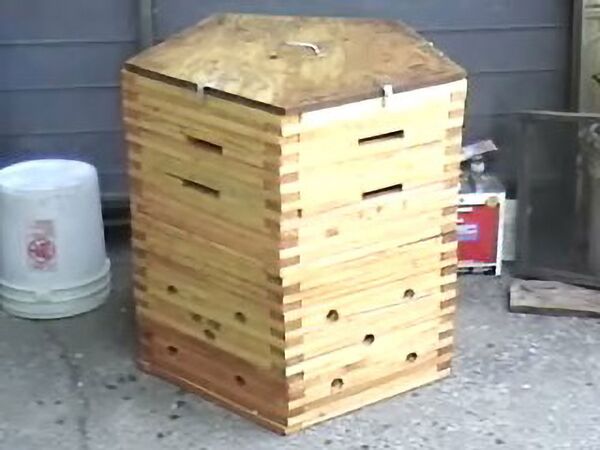 File:Worm compost bin.jpg