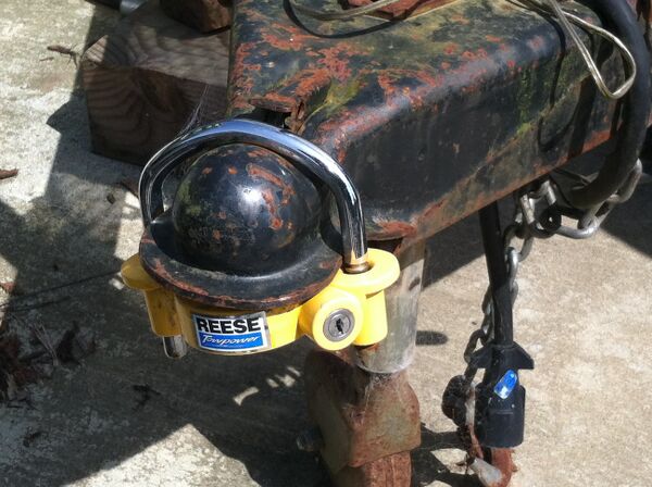 File:MEOW Hitch Lock.JPG