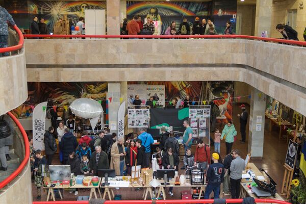 File:Makerfaire.jpg