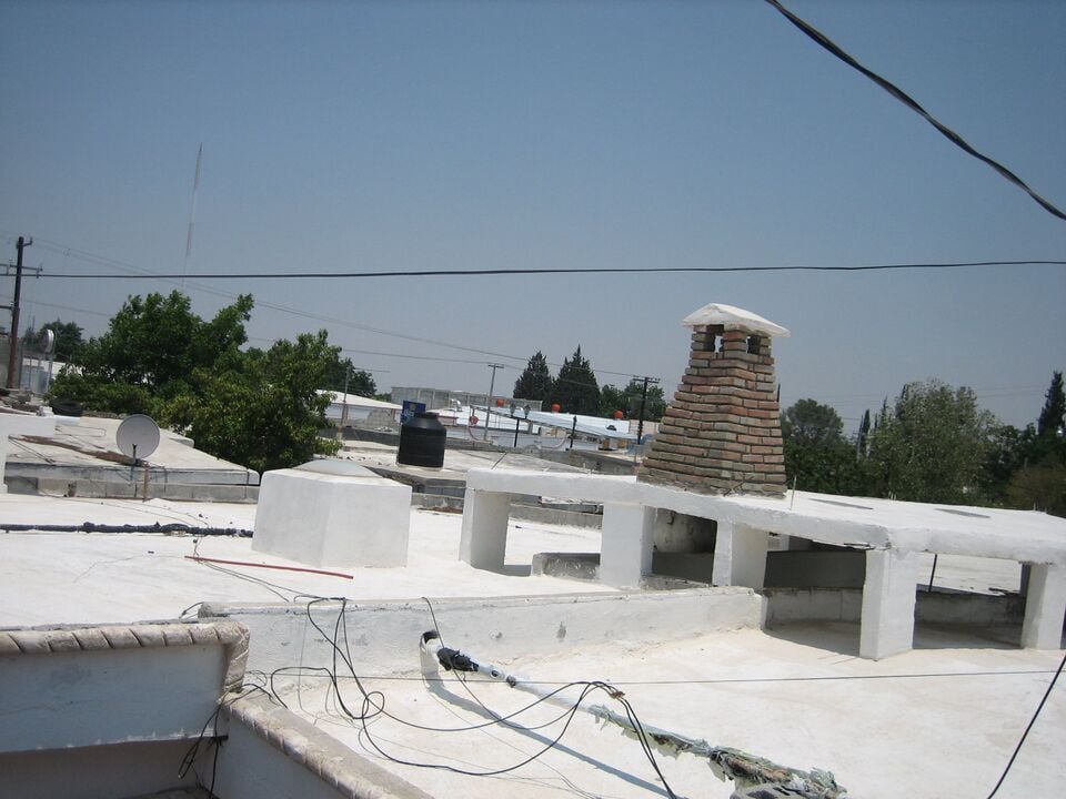 File:Whiteroof.jpg