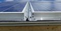 Entwurf der Post-Consumer-Modifikation von Standard-Solarmodulen zu großflächigen gebäudeintegrierten Photovoltaik-Dachschiefern