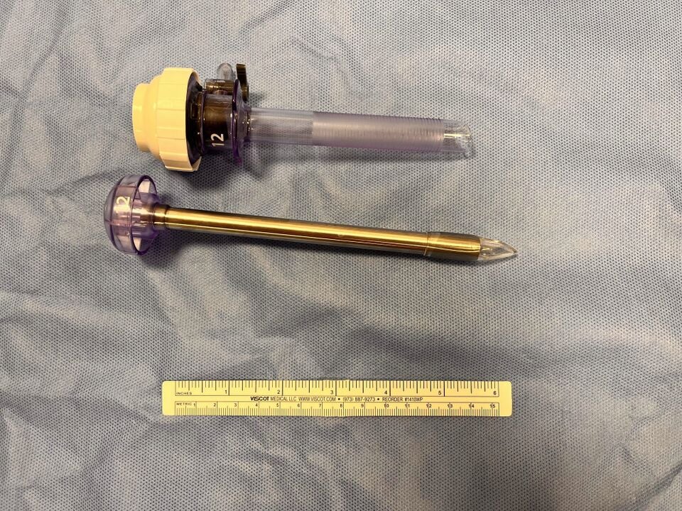 File:Disposable trocar 10mm 1.jpg